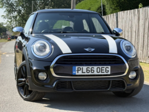 2016 MINI Hatch 1.5 Cooper D 3-Door Hatch in Black — image 2