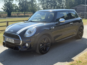 2016 MINI Hatch 1.5 Cooper D 3-Door Hatch in Black — image 4