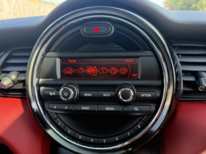 2016 MINI Hatch 1.5 Cooper D 3-Door Hatch in Black — image 5