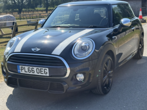 2016 MINI Hatch 1.5 Cooper D 3-Door Hatch in Black — image 6