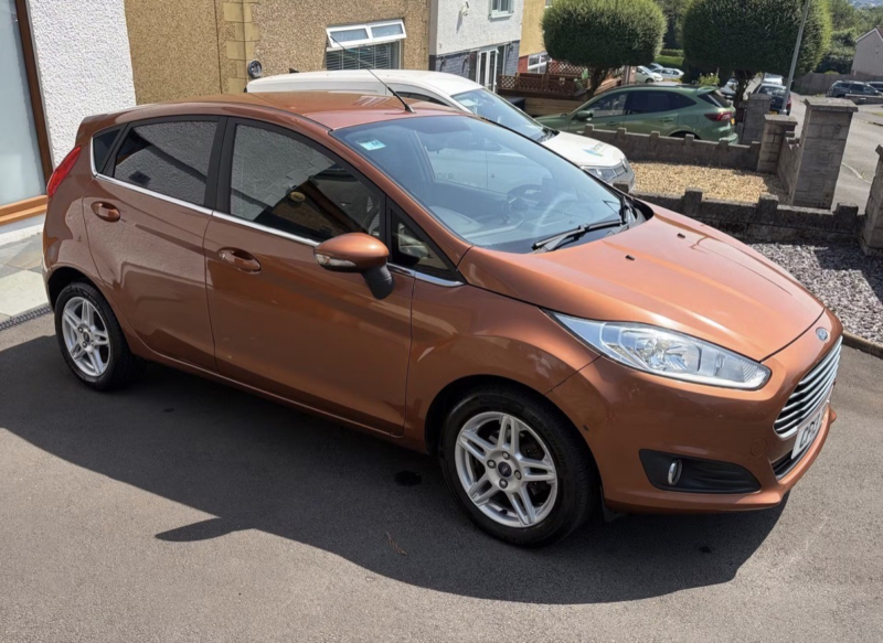 2013 Ford Fiesta 1.25 Zetec in Yellow — image 1