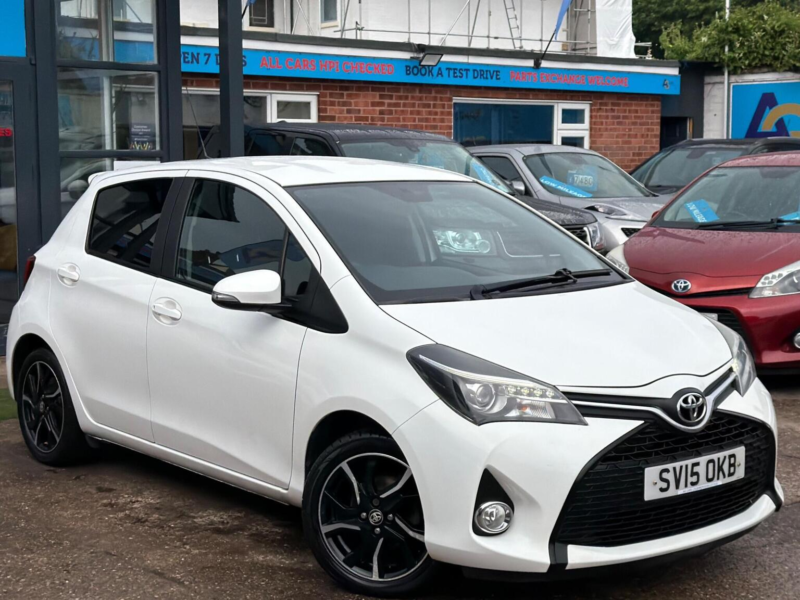 2015 Toyota Yaris 1.33 Dual Vvt-I Sport Euro 5 5dr Euro 5 in White — image 1