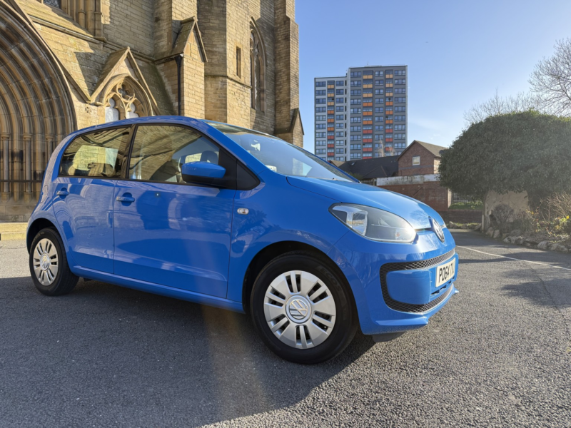 2014 Volkswagen Up! 1.0 High Up! in Blue — image 1