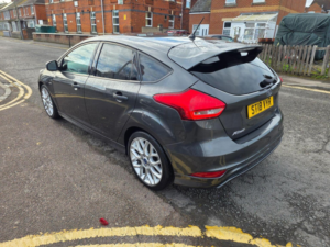 2018 Ford Focus 1.0t Ecoboost St-Line Euro 6 (s/s) 5dr in Grey — image 4