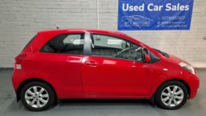 2011 Toyota Yaris 1.3 Dual Vvt-I T Spirit in Red — image 5
