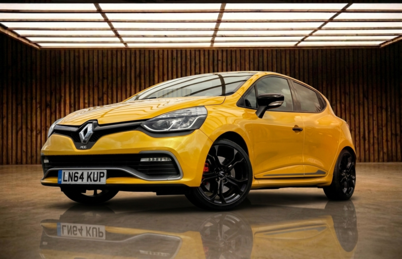 2014 Renault Clio 1.6 Renaultsport 200 Turbo Edc Lux in Yellow — image 1