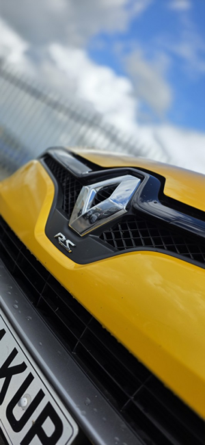 2014 Renault Clio 1.6 Renaultsport 200 Turbo Edc Lux in Yellow — image 5