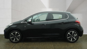 2018 Peugeot 208 1.2 Puretech Tech Edition in Black — image 6