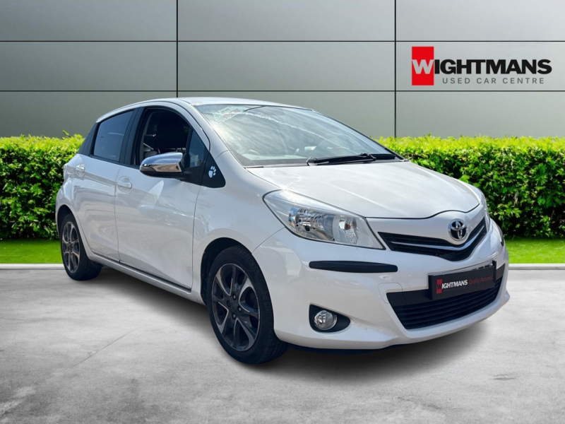 2013 Toyota Yaris 1.3 Dual Vvt-I Trend in White — image 1