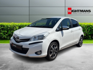 2013 Toyota Yaris 1.3 Dual Vvt-I Trend in White — image 3