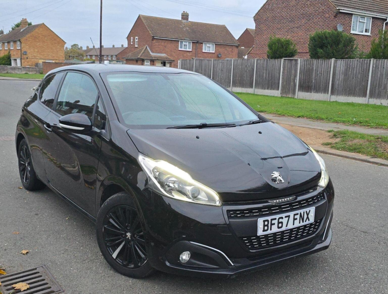 2017 Peugeot 208 1.2 Puretech Black Edition Euro 6 3dr in Black — image 1