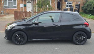 2017 Peugeot 208 1.2 Puretech Black Edition Euro 6 3dr in Black — image 6