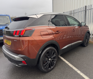 2018 Peugeot 3008 Gt Line Premium 1.5 Hdi in Bronze — image 5