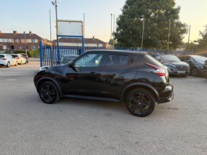 2018 Nissan Juke 1.6 N-Connecta Xtron Euro 6 5dr in Black — image 4