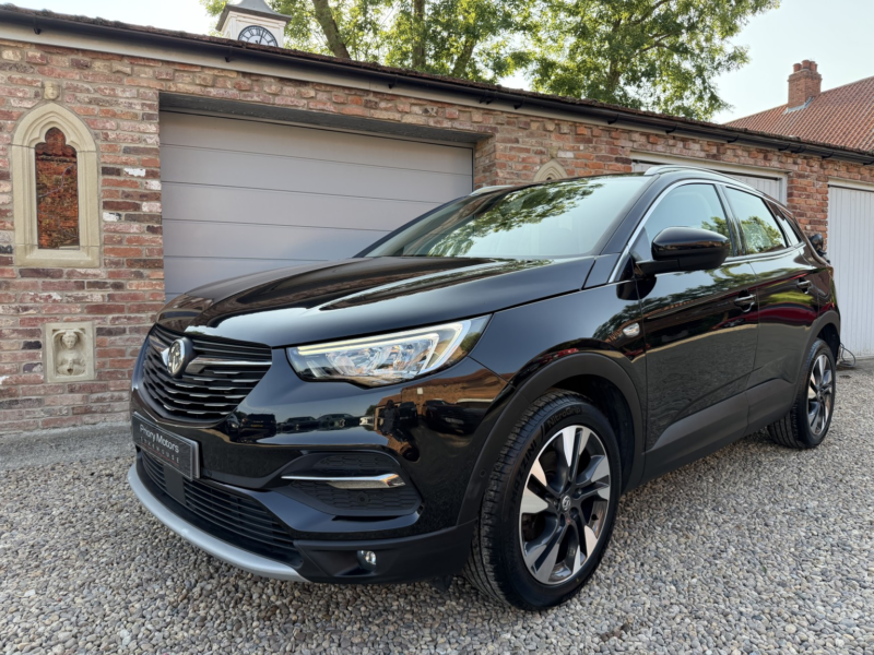 2020 Vauxhall Grandland X 1.5 Turbo D Sri Nav in Black — image 1