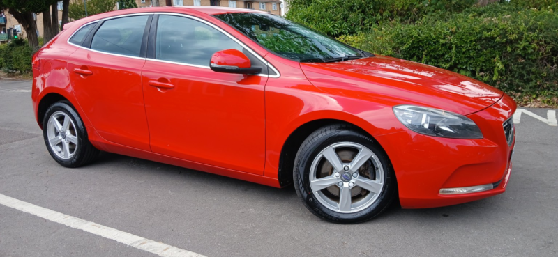 2016 Volvo V40 2.0 Se D2 in Red — image 1
