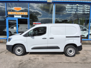 2023 Vauxhall Combo 1.5 Turbo D 2300 Prime Panel Van 5dr Diesel Manual L1 H1 Euro 6 100 Ps in White — image 4