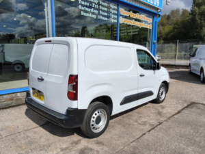 2023 Vauxhall Combo 1.5 Turbo D 2300 Prime Panel Van 5dr Diesel Manual L1 H1 Euro 6 100 Ps in White — image 6