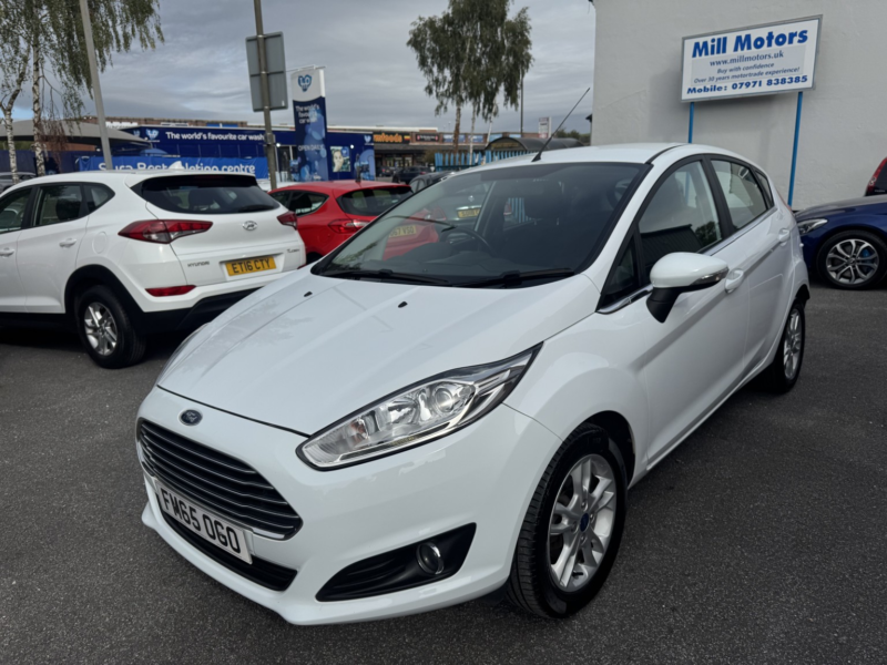 2015 Ford Fiesta 1.0 T Ecoboost Zetec in White — image 1