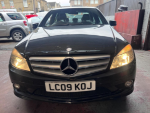 2009 Mercedes-Benz C Class 2.1 C220 Cdi Blueefficiency Sport Auto Euro 5 4dr in Black — image 2