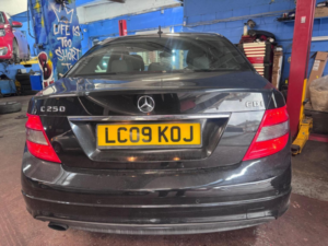 2009 Mercedes-Benz C Class 2.1 C220 Cdi Blueefficiency Sport Auto Euro 5 4dr in Black — image 6