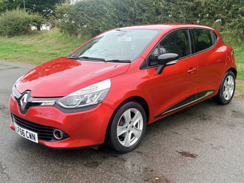 2016 Renault Clio 1.2 Dynamique Nav 1.2 16v 75 in Red — image 1