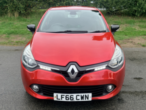 2016 Renault Clio 1.2 Dynamique Nav 1.2 16v 75 in Red — image 3