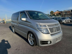 2002 Nissan Elgrand 3.5 V6 Highway Star 4WD 5dr 8 Seats in Silver — image 2