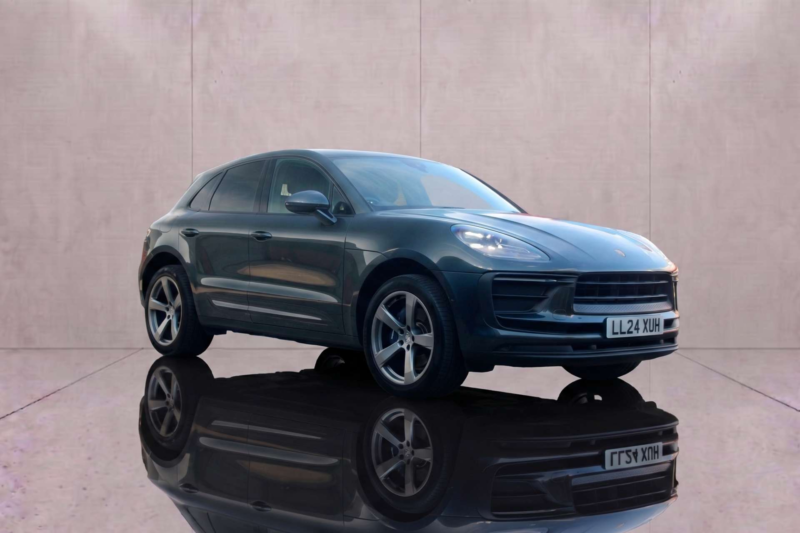2024 Porsche Macan 2.0 Macan Semi-Auto 4WD 5dr in Grey — image 1