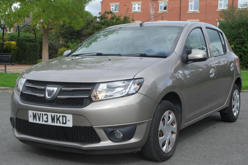 2013 Dacia Sandero 0.9 Tce Laureate Euro 5 5dr in Beige — image 1