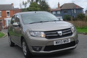 2013 Dacia Sandero 0.9 Tce Laureate Euro 5 5dr in Beige — image 3