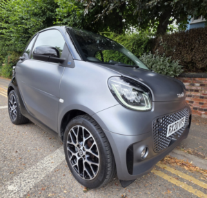 2020 Smart Fortwo 17.6kwh Prime Exclusive in Black — image 2