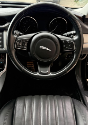 2016 Jaguar Xf 2.0 D Portfolio in Grey — image 6