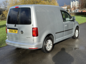 2016 Volkswagen Caddy 1.6 Tdi C20 Cr Highline in Silver — image 6