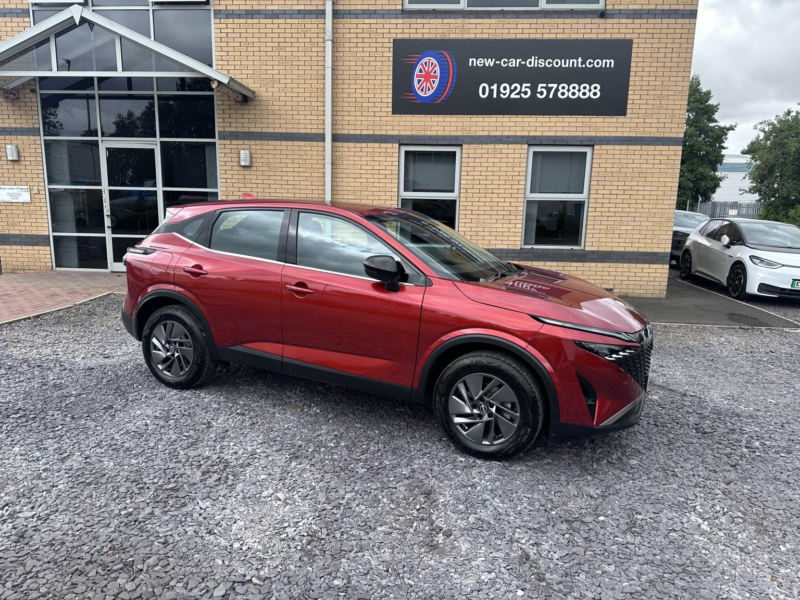 2025 Nissan Qashqai 1.3 Dig-T Mhev Acenta Premium in Red — image 1
