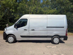 2023 Renault Master 2.3 Dci 35 Business+ Fwd Mwb Medium Roof Euro 6 4dr in Grey — image 4