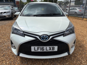 2016 Toyota Yaris 1.5 Vvt-H Design E-CVT Euro 6 5dr in White — image 2