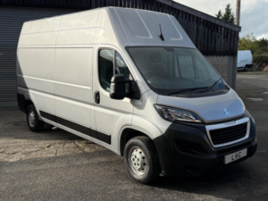 2023 Peugeot Boxer 2.2 Bluehdi 335 Professional Premium + L3 H3 Euro 6 (s/s) 5dr in Grey — image 2
