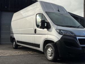 2023 Peugeot Boxer 2.2 Bluehdi 335 Professional Premium + L3 H3 Euro 6 (s/s) 5dr in Grey — image 3