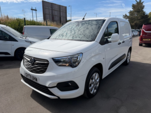 2021 Vauxhall Combo Turbo D Griffin — image 3
