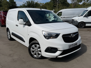 2021 Vauxhall Combo Turbo D Griffin — image 4