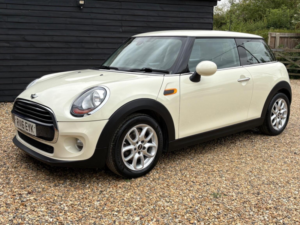 2016 MINI Hatch 1.5 Cooper Euro 6 (s/s) 3dr in White — image 3