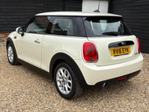 2016 MINI Hatch 1.5 Cooper Euro 6 (s/s) 3dr in White — image 4