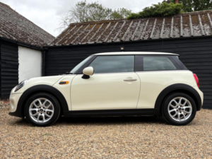 2016 MINI Hatch 1.5 Cooper Euro 6 (s/s) 3dr in White — image 5
