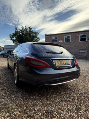 2013 Mercedes-Benz Cls 3.0 Cls350 Cdi V6 Blueefficiency Amg Sport in Grey — image 4
