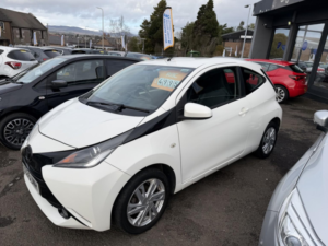 2016 Toyota Aygo 1.0 Vvt-I X-Pression Hatchback 3dr Petrol Manual Euro 5 Euro 5 (68 Ps) in Multicolour — image 3