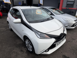 2016 Toyota Aygo 1.0 Vvt-I X-Pression Hatchback 3dr Petrol Manual Euro 5 Euro 5 (68 Ps) in Multicolour — image 4
