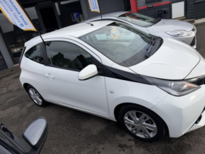 2016 Toyota Aygo 1.0 Vvt-I X-Pression Hatchback 3dr Petrol Manual Euro 5 Euro 5 (68 Ps) in Multicolour — image 5