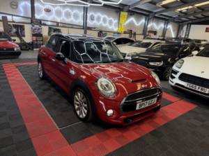 2017 MINI Hatch 2.0 5-Door Hatch Cooper S in Red — image 3