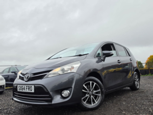 2014 Toyota Verso 1.6 V-Matic Icon MPV 5dr Petrol Manual Euro 5 Euro 5 (132 Ps) in Grey — image 2